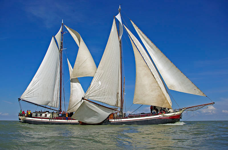 Onder zeil op het IJsselmeer